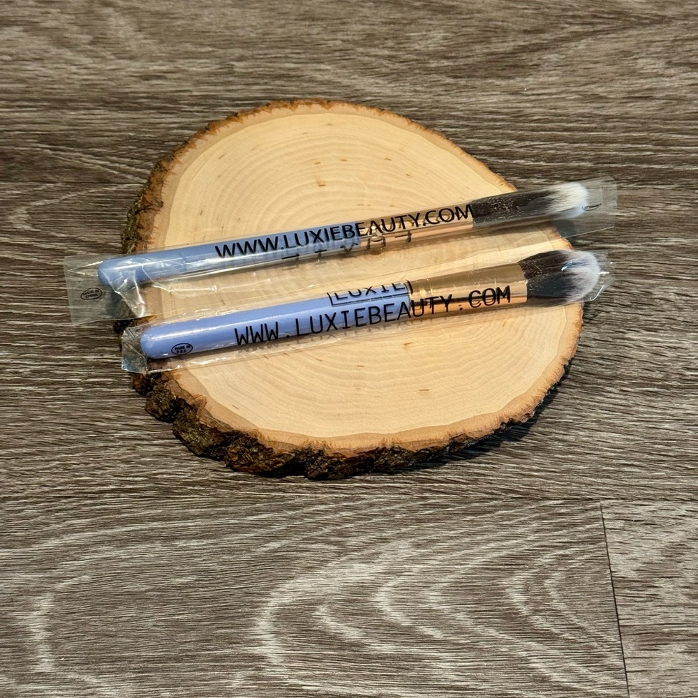 Luxie 660 Precision Foundation
Luxie 640 Pro Precision Tapered Brush NIP